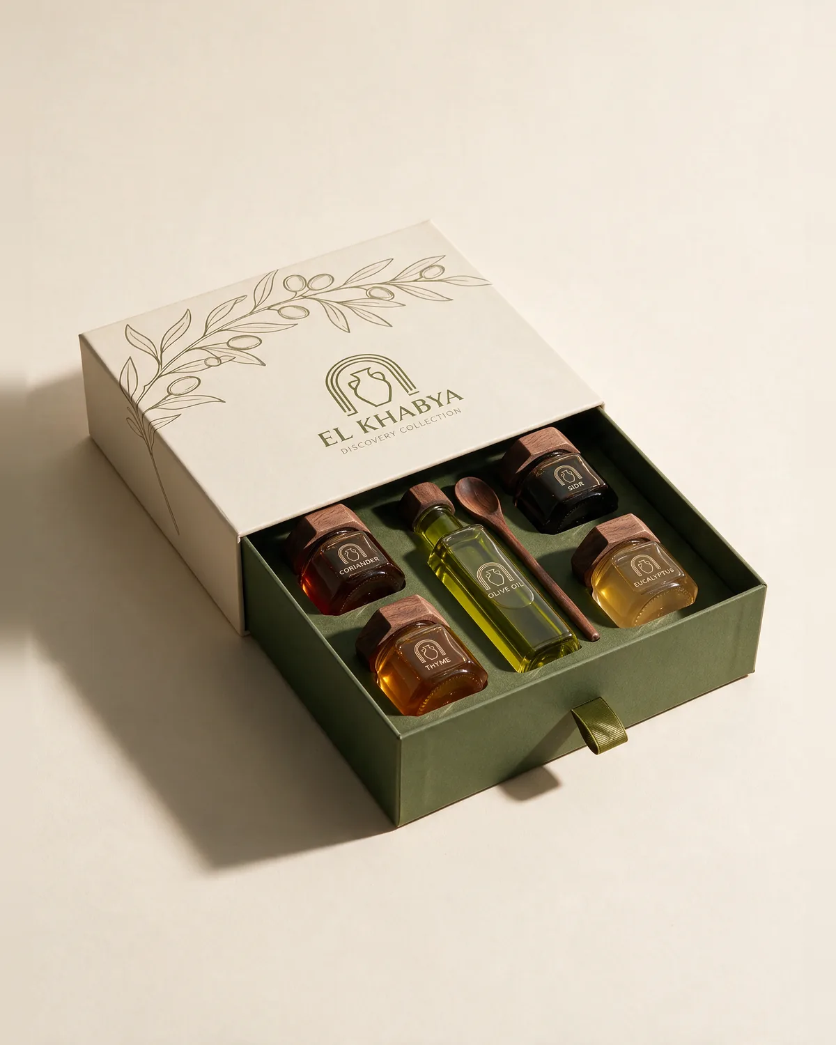 Discovery Collection — geöffnete Box mit vier Honigen und tunesischem Olivenöl